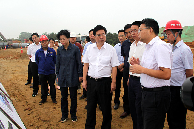 市領導張迎春、夏建平、劉明理等參加調研，望城區領導孔玉成、鄒特等陪同調研