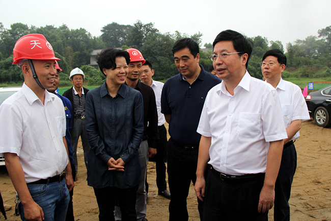 市領導張迎春、夏建平、劉明理等參加調研，望城區領導孔玉成、鄒特等陪同調研