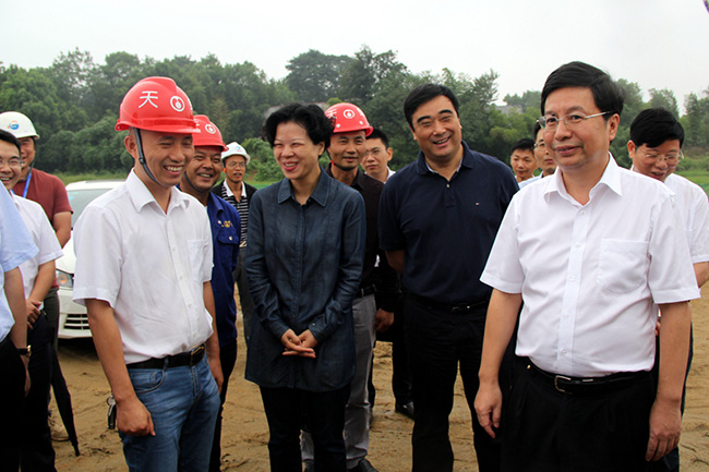 市領導張迎春、夏建平、劉明理等參加調研，望城區領導孔玉成、鄒特等陪同調研